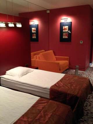 Отель Monet Hotel Пловдив Двухместный номер с 2 отдельными кроватями-1